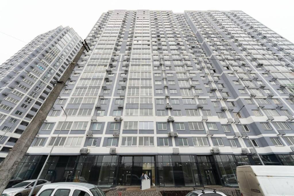 Современные Апартаменты Метро Харьковская Генератор В Доме Kiev Bagian luar foto